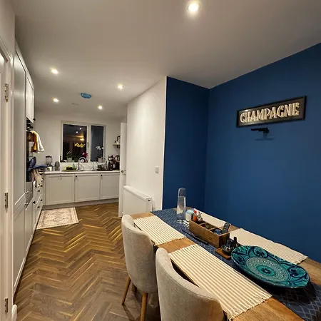 ホームステイ Cozy Double In A Quiet Estate Near Airport And Blanchardstown *