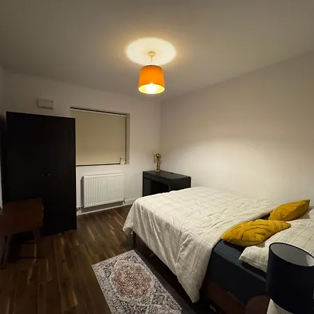 Cozy Double In A Quiet Estate Near Airport And Blanchardstown ホームステイ ティレルズタウン