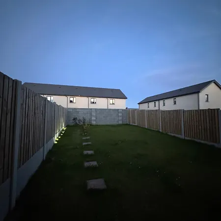 Cozy Double In A Quiet Estate Near Airport And Blanchardstown * ティレルズタウン