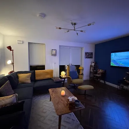 Cozy Double In A Quiet Estate Near Airport And Blanchardstown ホームステイ ティレルズタウン